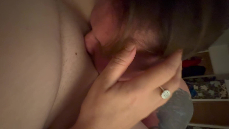 Frequentmasturbation: Primo piano video di mangiate di figa all'orgasmo con un...