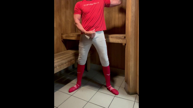 JockDad87: बेसबॉल गियर में Jockdad87 के साथ लॉकर रूम में अल्फा मज़ा