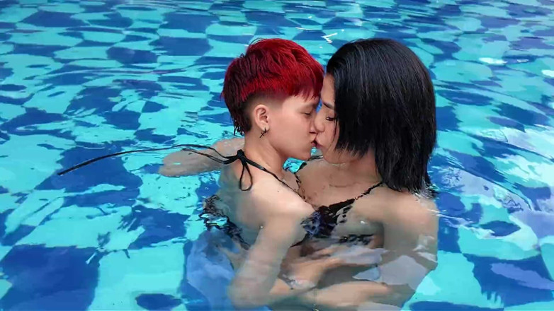 MonikCoper: pool klas shaandaar samooh seks ki baithak men badal gee