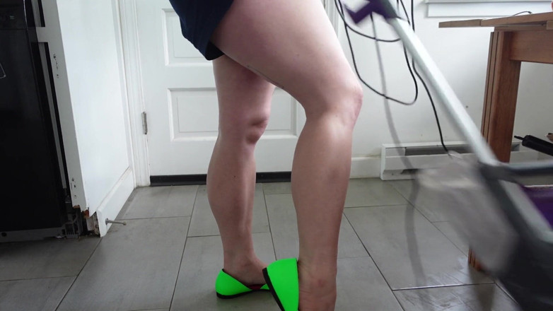 Deanna deadly: चूना ग्रीन फ्लैट्स में मांसल बछड़े खाली कर रहे हैं