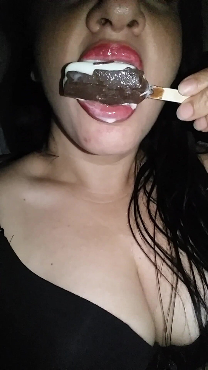 My sexy MILFS: Жадный зрелый сосёт вещи