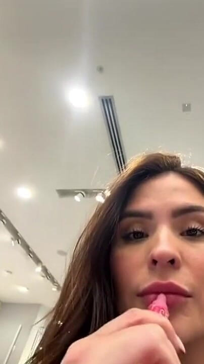 Milf Latina: Ich Masturbiere, Als Sie Mir Im Einkaufszentrum Einen Kleidercode Geben