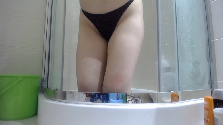 JuiceLussie: Sehr geil in der dusche