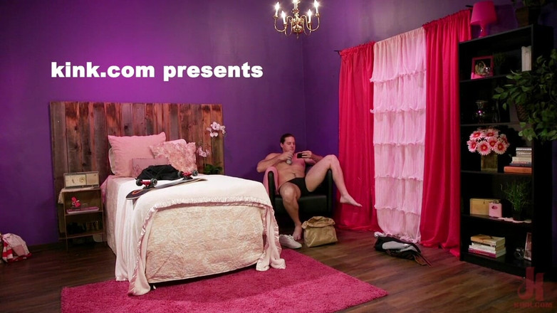 Kink TS: बड़ी लड़की लंड: Aspen Brooks अपनी सालगिरह पर Kip Johnson को सजा देती है