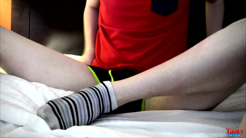 Tasty Twink: トビーがフェラチオの技術を見せる
