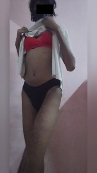 สาวประเภทสองศรีลังกาสวยๆ เต้นรำแล้วโชว์กางเกงใน