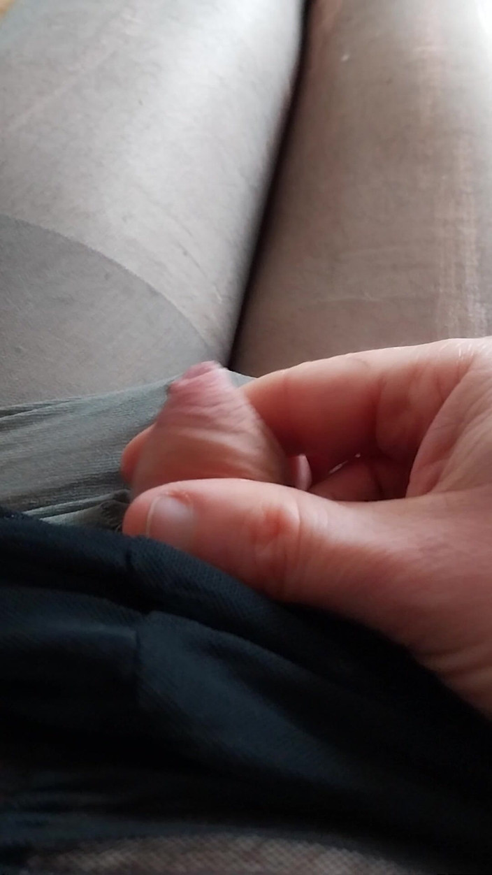 Cindy Belfast: Clitorisul efeminatului ejaculează în colanți