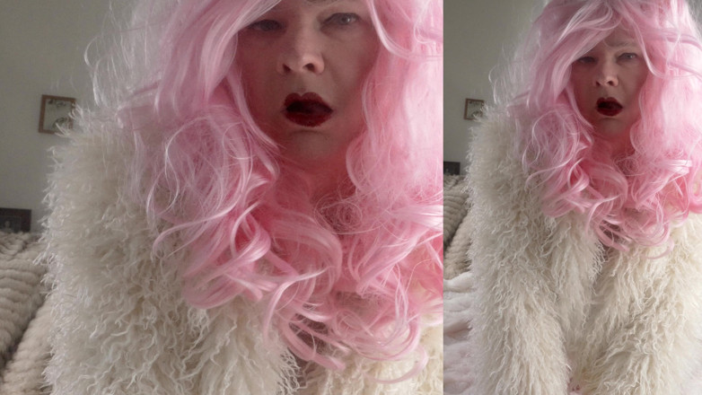 Trans fur bitch: 赤毛のトランスファーの女が大量に射精する