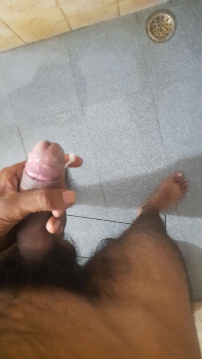 Telugu college student: Mahasiswi india lagi asik masturbasi di kamar mandi sambil nonton...