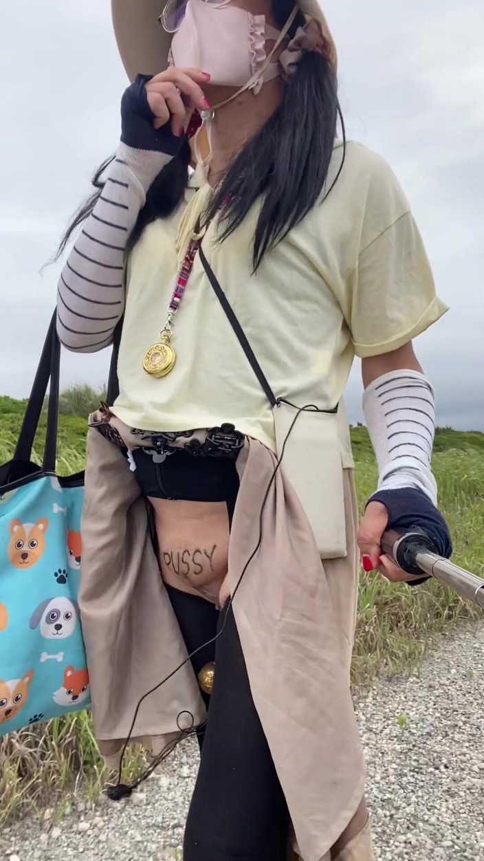 megu2002: No. 261: Bersiar-siar bogel di Pantai