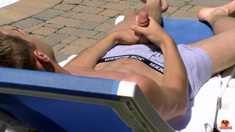 Phoenixxx: Cumming we własną twarz!