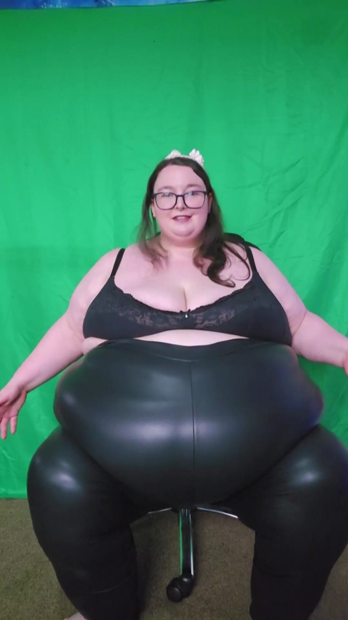 SSBBWLadyBrads: Pantaloni attillati di pelle dea sSBBw personalizzata