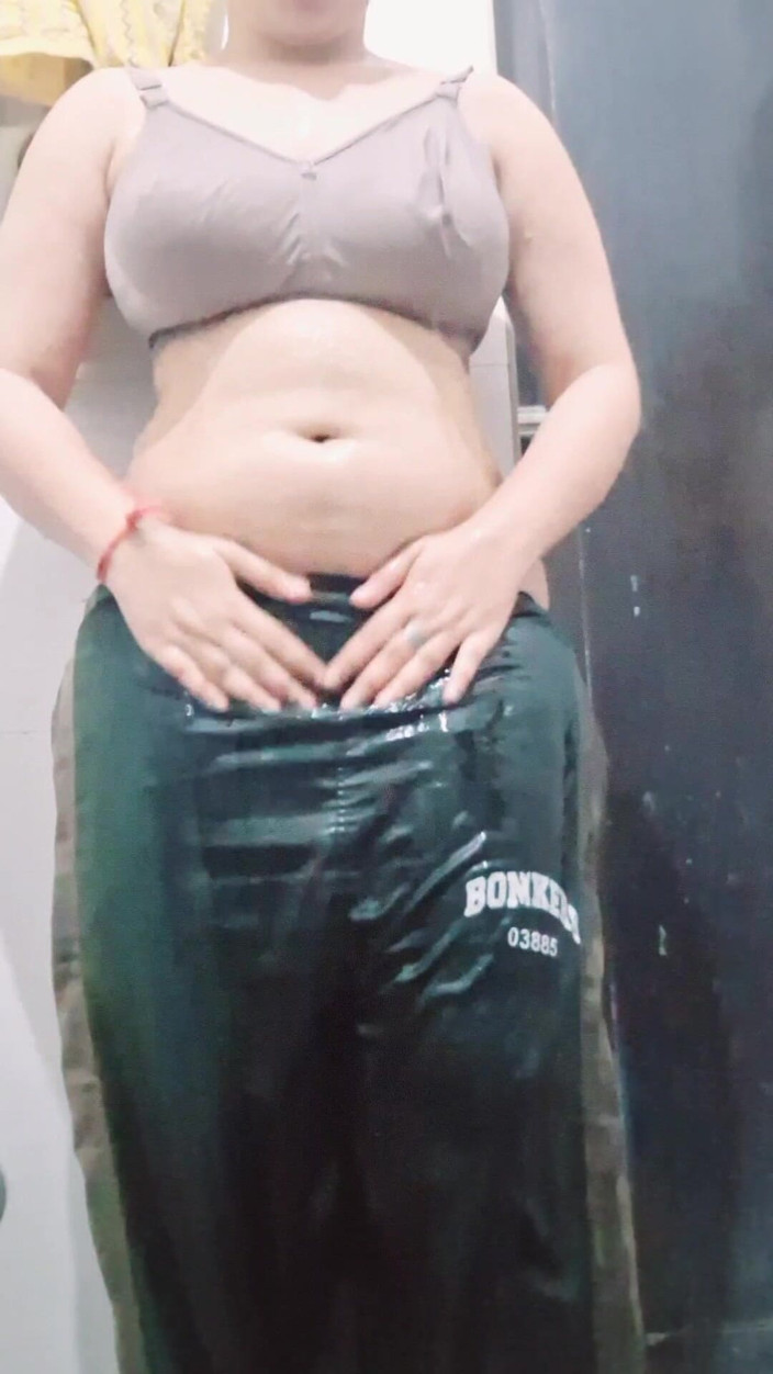 Riyathakur: Vidéo d’Riya Thakur