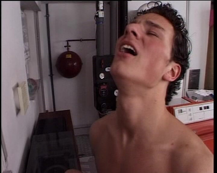 Deutsche Frauen: Zwei deutsche MILfs werden im selben haus gefickt