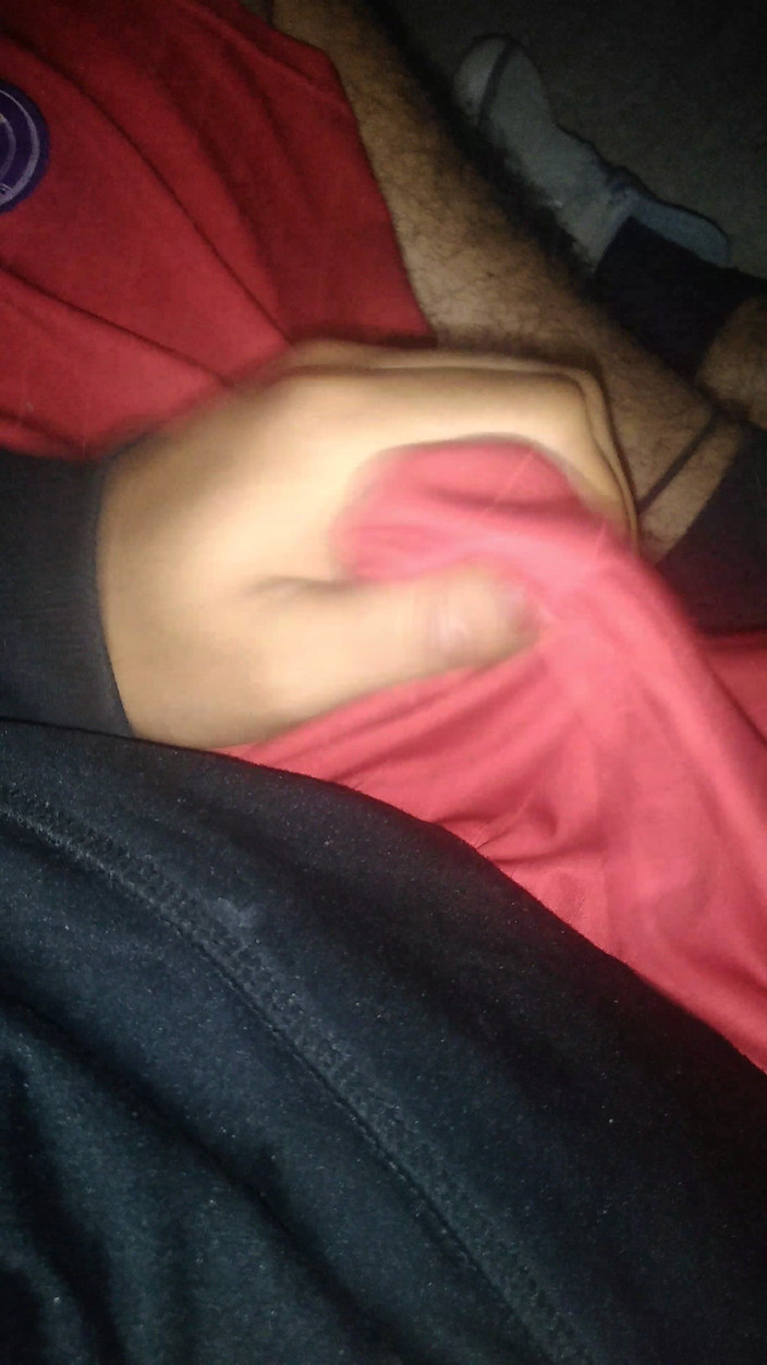 AlexAlejandro13: Que noite deliciosa de manhã cedo tirando todo o leite...