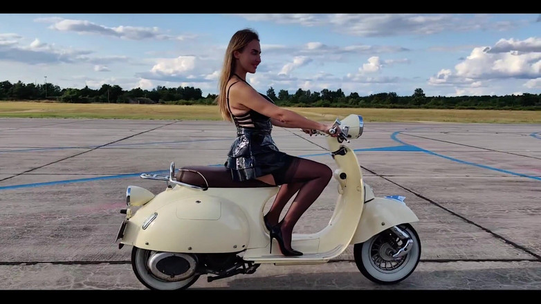 Goddess Lena: Скачу на утере
