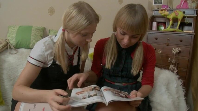 A Lesbian World: Kiedy strap-on jest poza, gra się dla tych brudnych młodych...