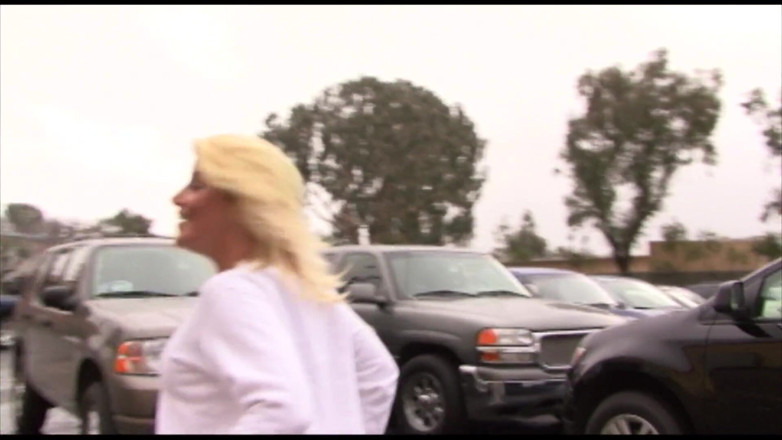Big Black Pickup: Si blonde comel dilatih dengan baik oleh jantan hitam besar...