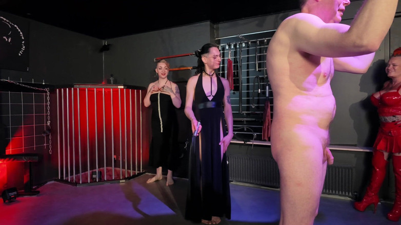 Dark Films Trans: Francouzské transgirls výprask dánského otroka