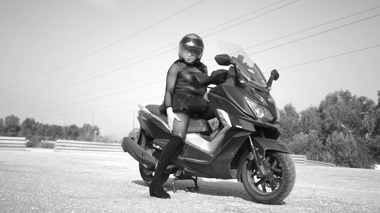 Voyager: Crossdresser Ride Show