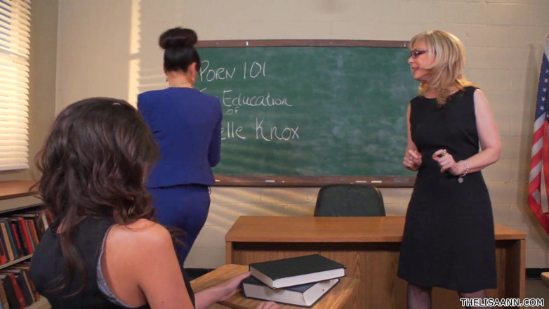 The Lisa Ann: Lisa ann nina hartley ve belle knox orta yaşlı seksi...