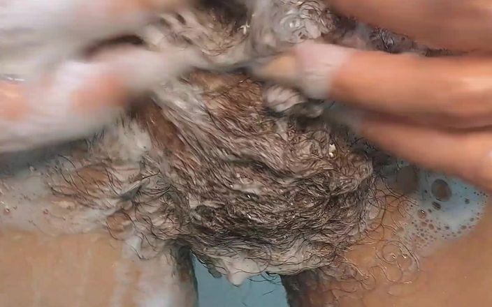 Cindytruebush: Take a Shower with a Sexy Hairy Latina