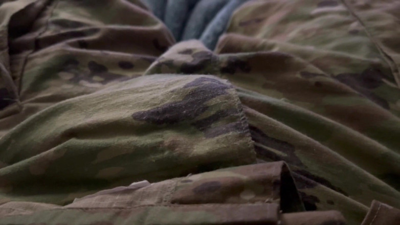 Gay Soldier Stuff: Soldado del ejército estadounidense masturbándose en uniforme y mostrando sus...