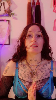 Kyskhet cuckold träning POV: låst sub tittar på Goddex orgasm, lär sig att suga kuk och ta strap on, uppmuntrad bi
