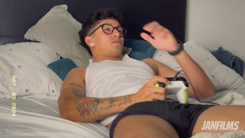 Andcristiann: Nerd Face! This Boy Playing Xbox Gets Horny and Masturbates