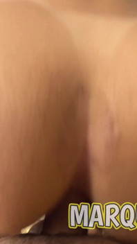 Culo sexy en babydoll blanco y anal intenso