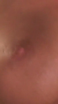 Questa miLF è una vera amante dei pompini e adora succhiare il cazzo duro del suo uomo fino a che non viene