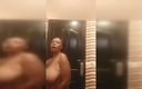 African Beauties: Siyah orta yaşlı seksi kadın duş alıyor
