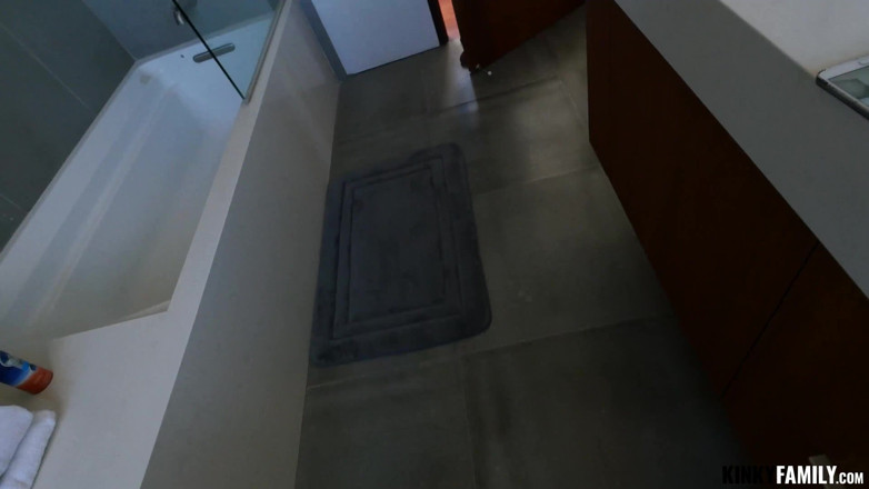 Kinky Family: Uygunsuz ilişkiler