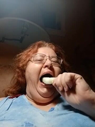 BBW nurse Vicki adventures with friends: Ein eiskaltes schlangen-popsicle essen