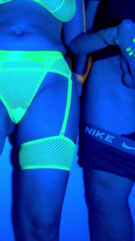 Wife Sucks 2 Cocks in Neon Light. Threesome. Full Scene. Ep 4641