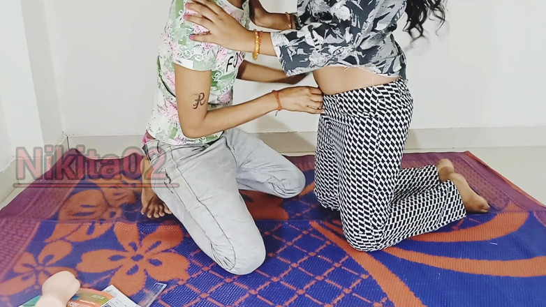 Nikita02: Abang tiri dan adik tiri lagi asik muasin memeknya pakai...