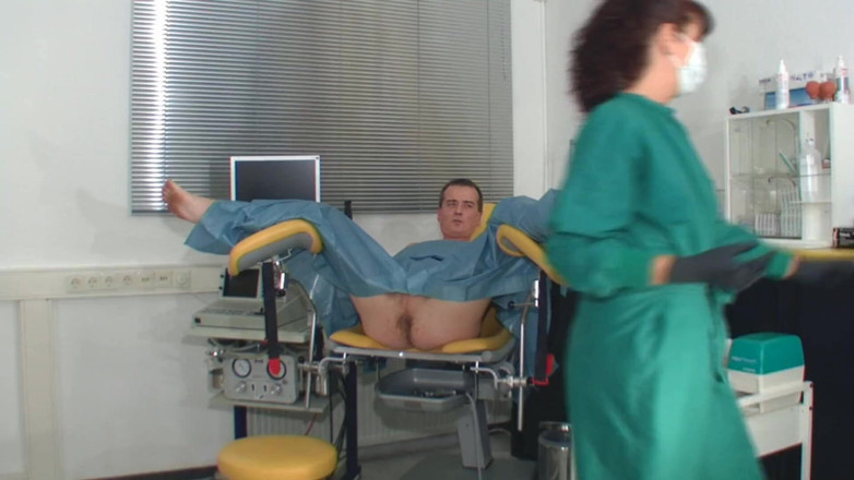 Rubber & Clinic Studio - 1ATOYS: Un examen anal pervers