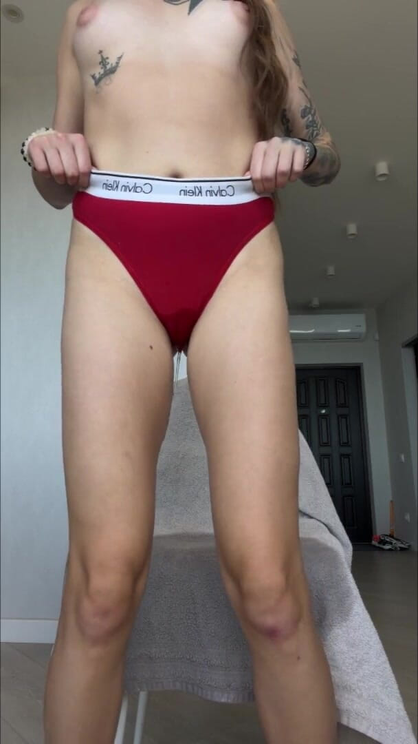 PeeAriel: Molhei Minha Calcinha Calvin Klein No Sofá - Não Consegui Segurar...