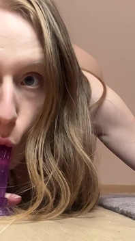 Pijpen Op Mijn Dildo Met Diep in Keel