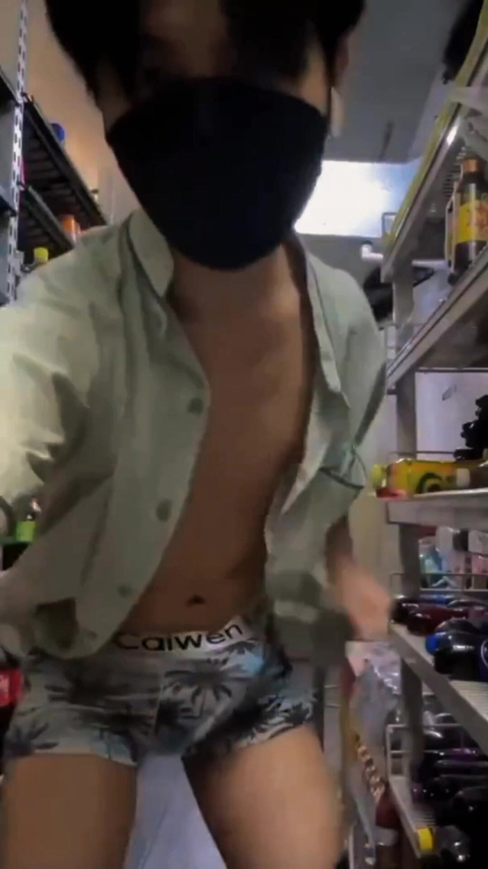 Louswee: Pokusa o północy w Mini Market