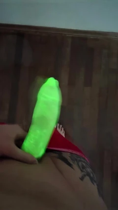 Foto dari neon condom