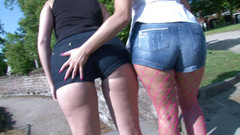 Porn XN: Dvě brunetky a blonďaté milfky se zorganizují, aby masturbovaly své...