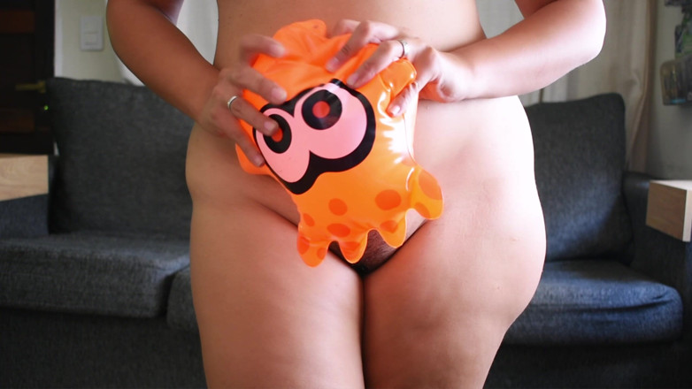 melu_world: Hips Closeup and Squish Splatoon Inflatable - Bunny Looner
