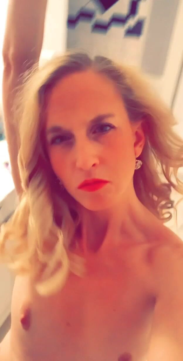 Chelly1818: Blondýnka s touhami