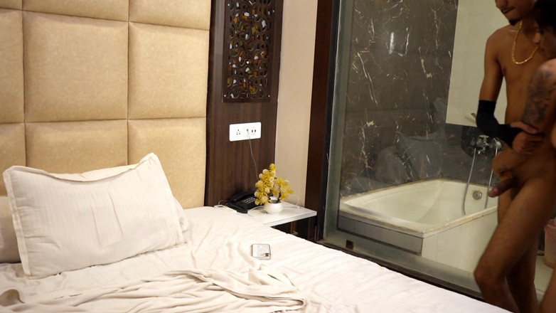 BabyTina2: Indianca Bhabhi a făcut sex cu cumnatul ei vitreg într-un hotel și și-a...