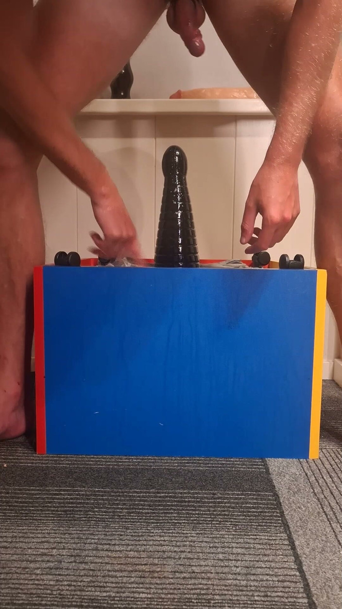NoFace Twink X: Caliente twink anal estiramiento con enorme consolador
