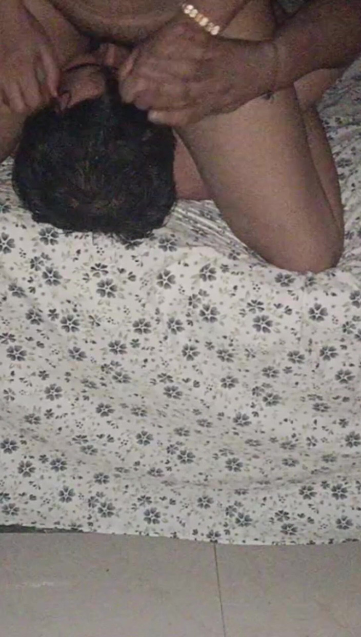 Poonamrandi143: Sezení na obličeji a výstřik