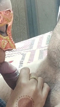 Geile Pirya bhabhi genießt es, den schwanz ihrer partnerin zu lutschen und einen blowjob zu geben