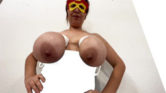 VeeVee Vixen: Saltando las tetas en croma
