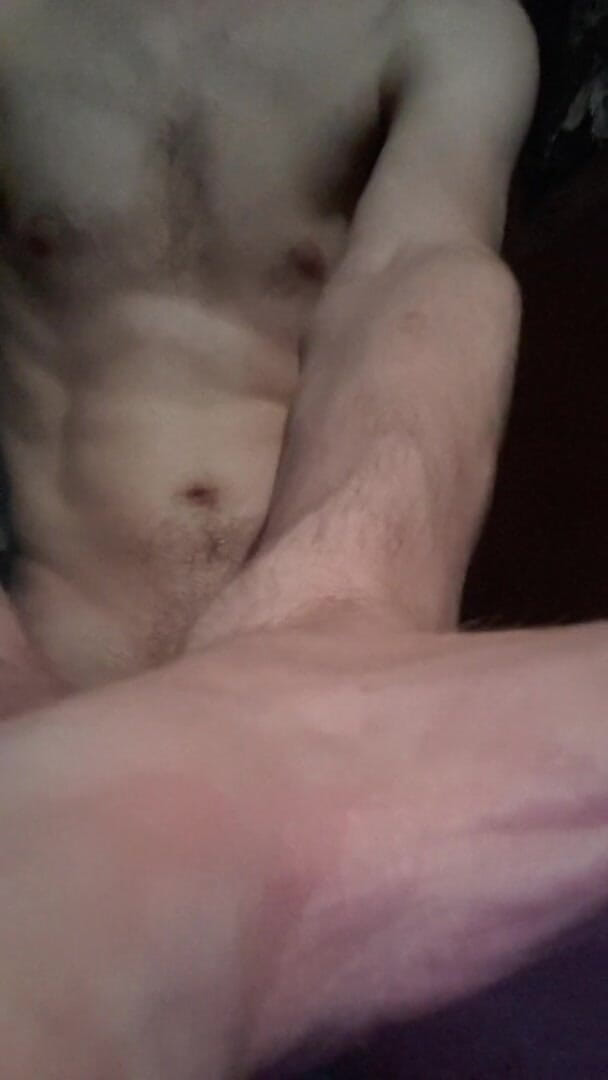 Hot_David88: David panas mengusap dan bermain dengan zakarnya sehingga dia hampir...